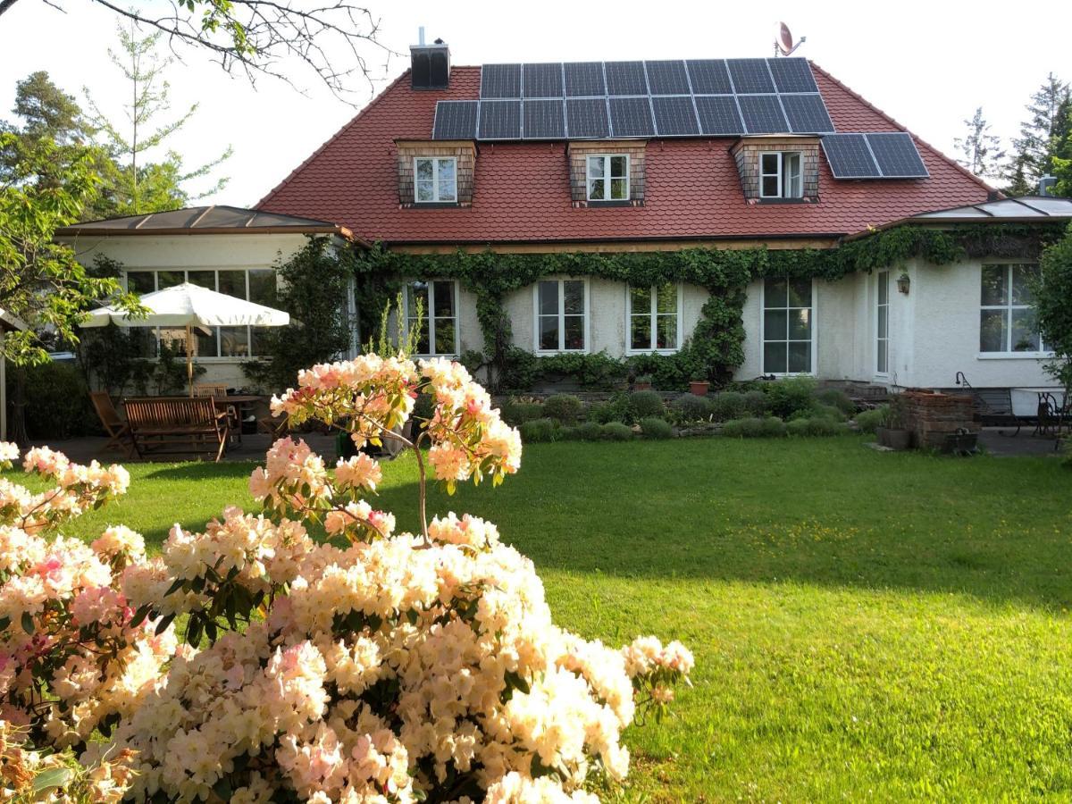 Muenchen- Pullach, Wohnen Im Gruenen Appartement Buitenkant foto